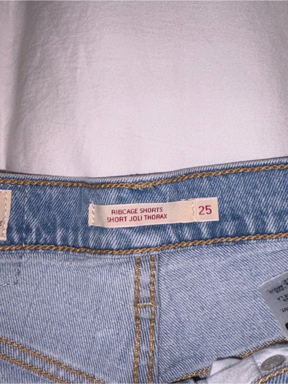 Levi’s Ribcage Shorts - Picture 2 of 3